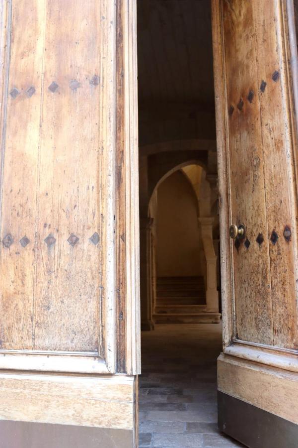 Uzes, Au Coeur Du Centre Medieval La Boussole D'Uzes, Appartement De Caractere Du XVII -Eme Siecle Esterno foto